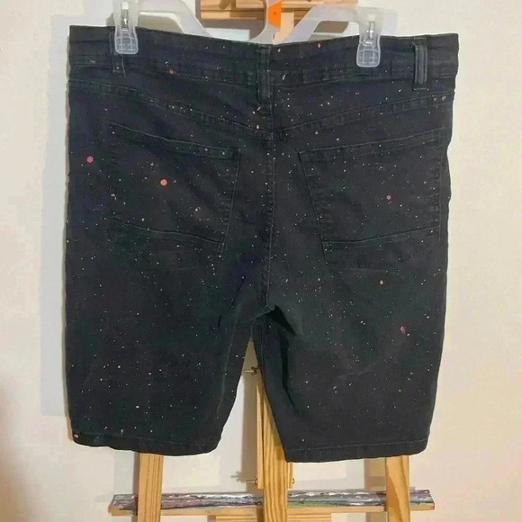 Lions Crest English Laundry men’s shorts black distressed w/paint splatter accen - Picture 2 of 5